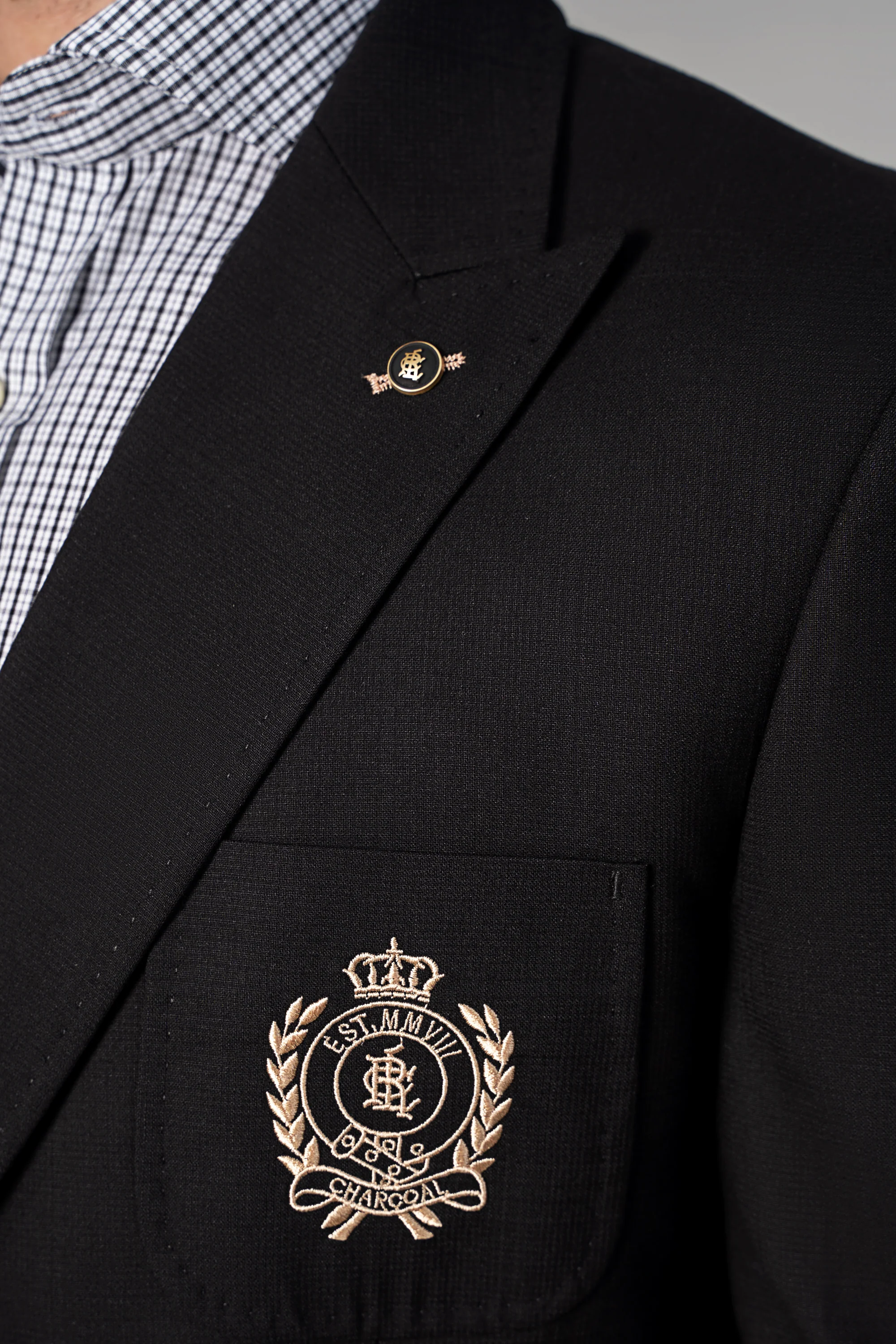 DOUBLE BREASTED SIGNATURE EMBROIDERY COAT BLACK - Image 2