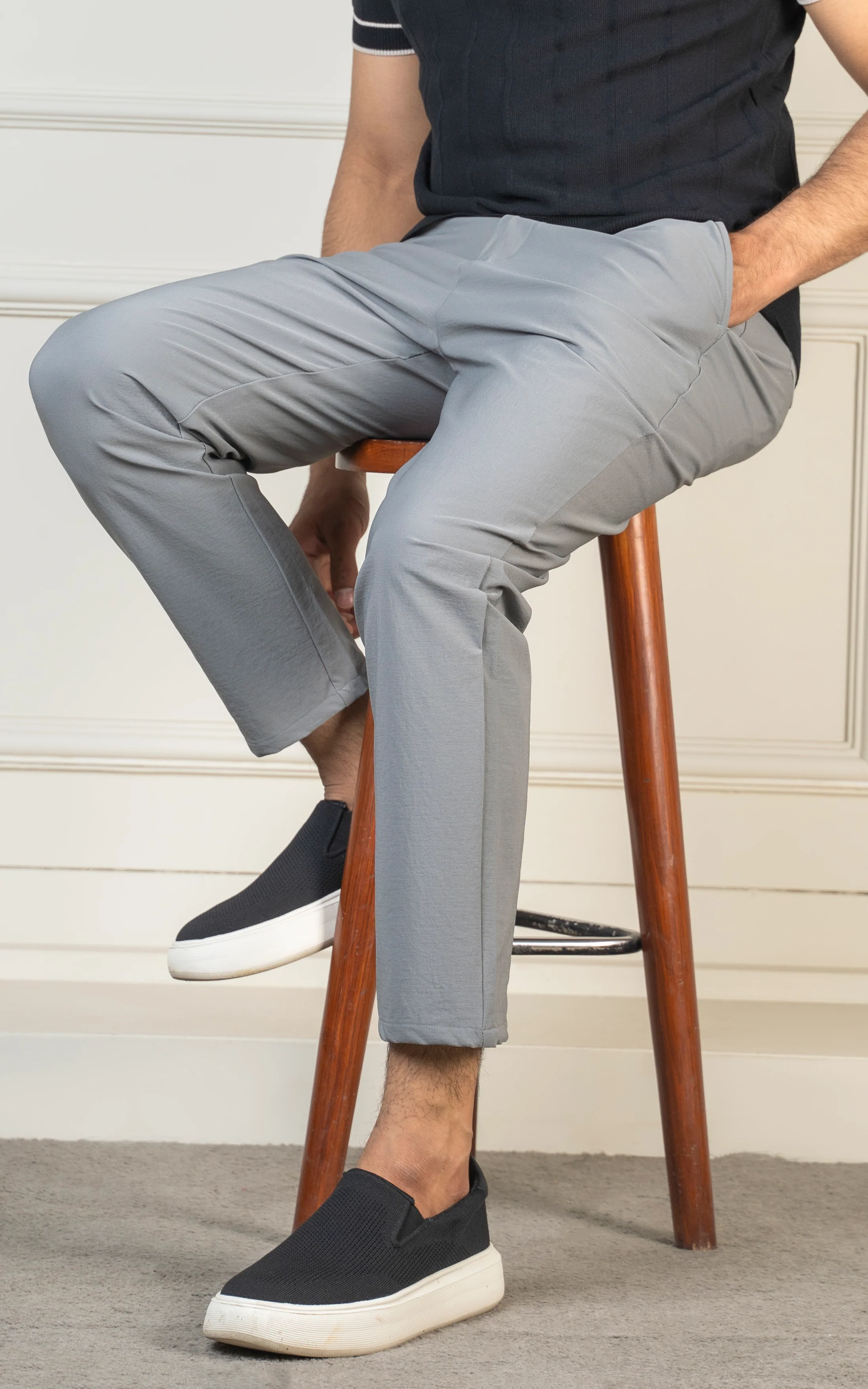 RELAX FIT TRAVEL PANT GREY - Image 4