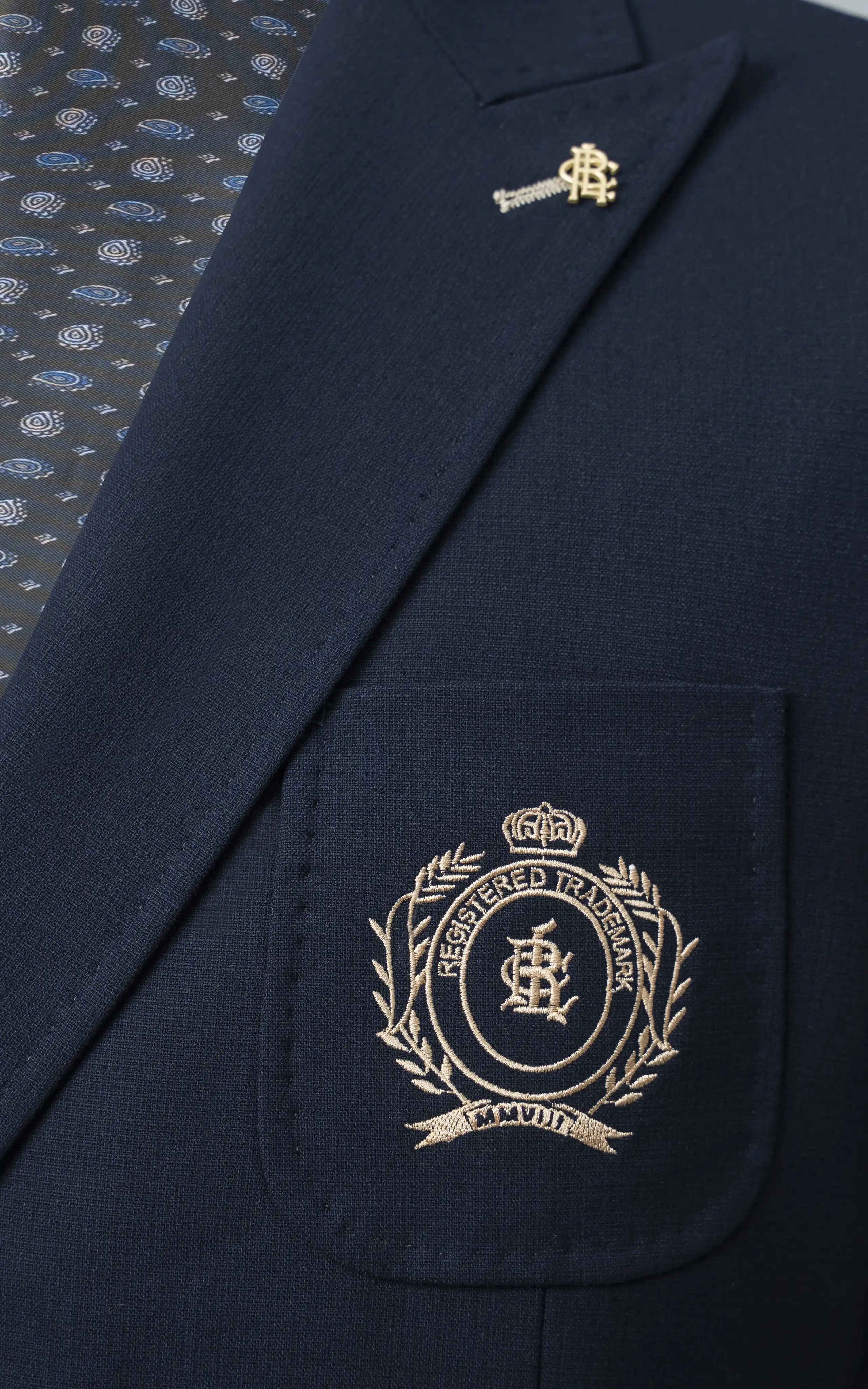 Double-breasted with peak lapels Navy - Image 2
