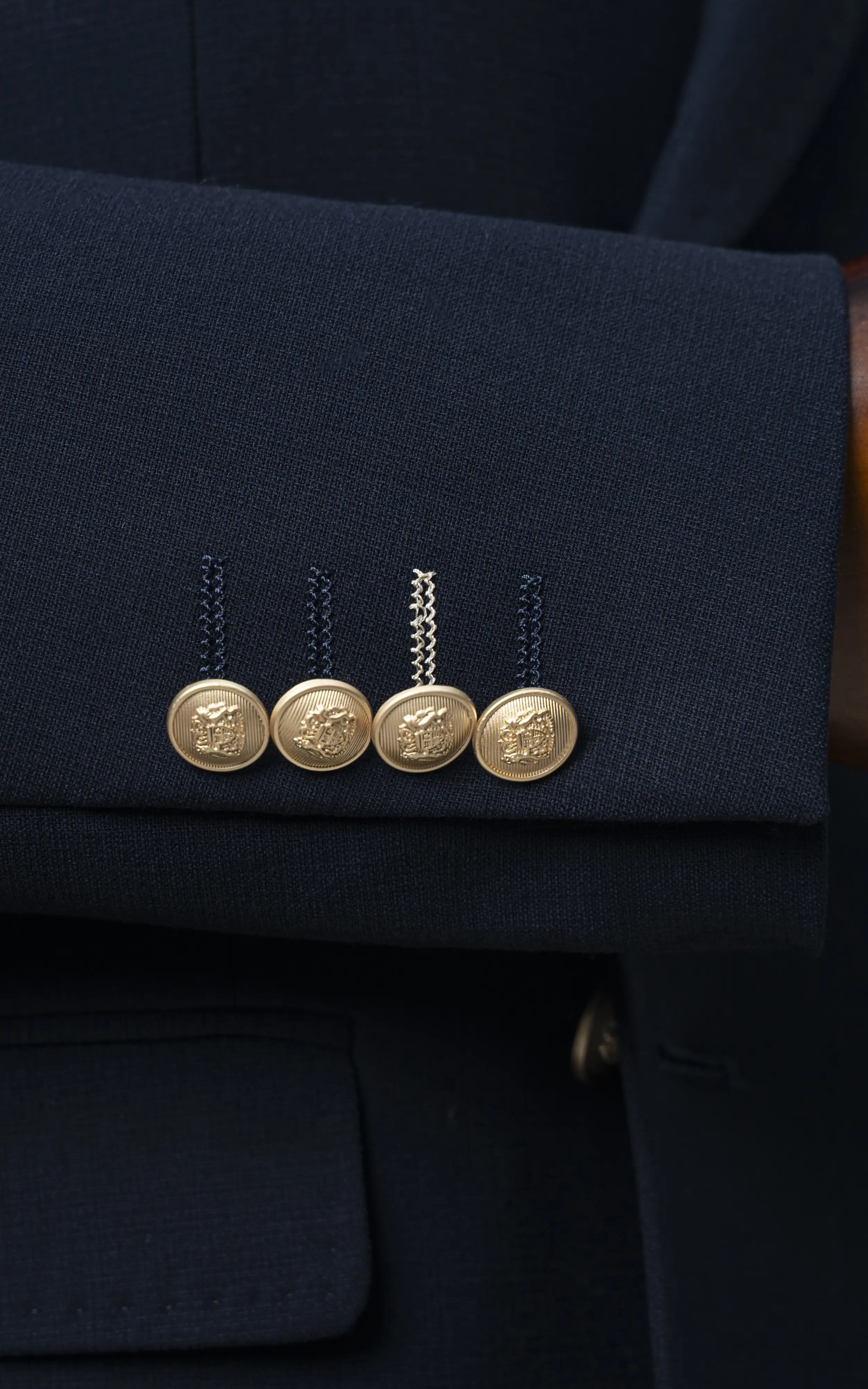 Double-breasted with peak lapels Navy - Image 3