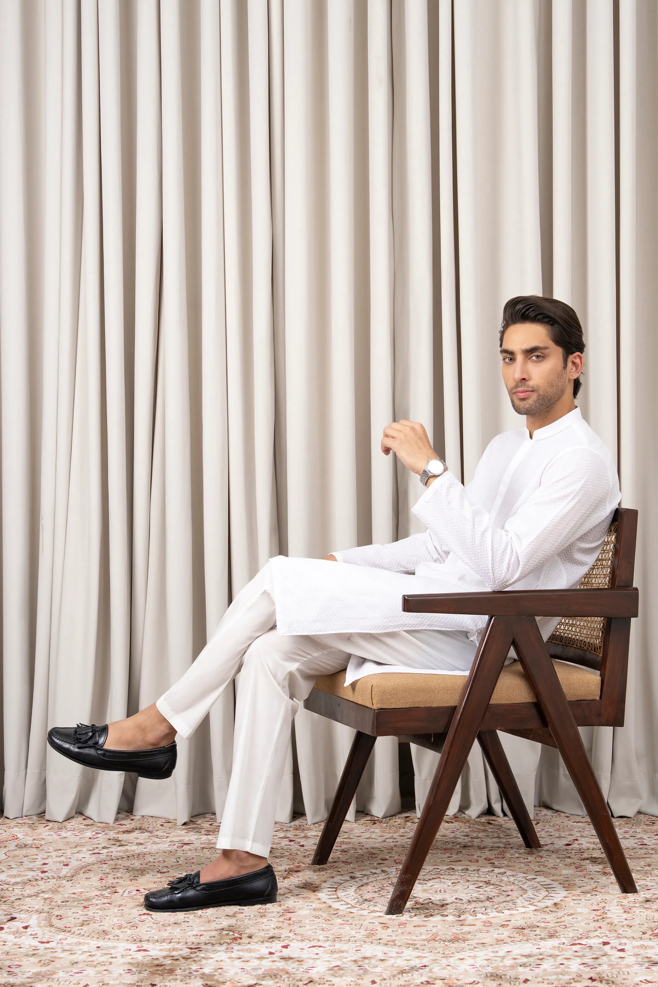 EMBROIDERED KURTA - SIGNATURE COLLECTION WHITE - Image 4