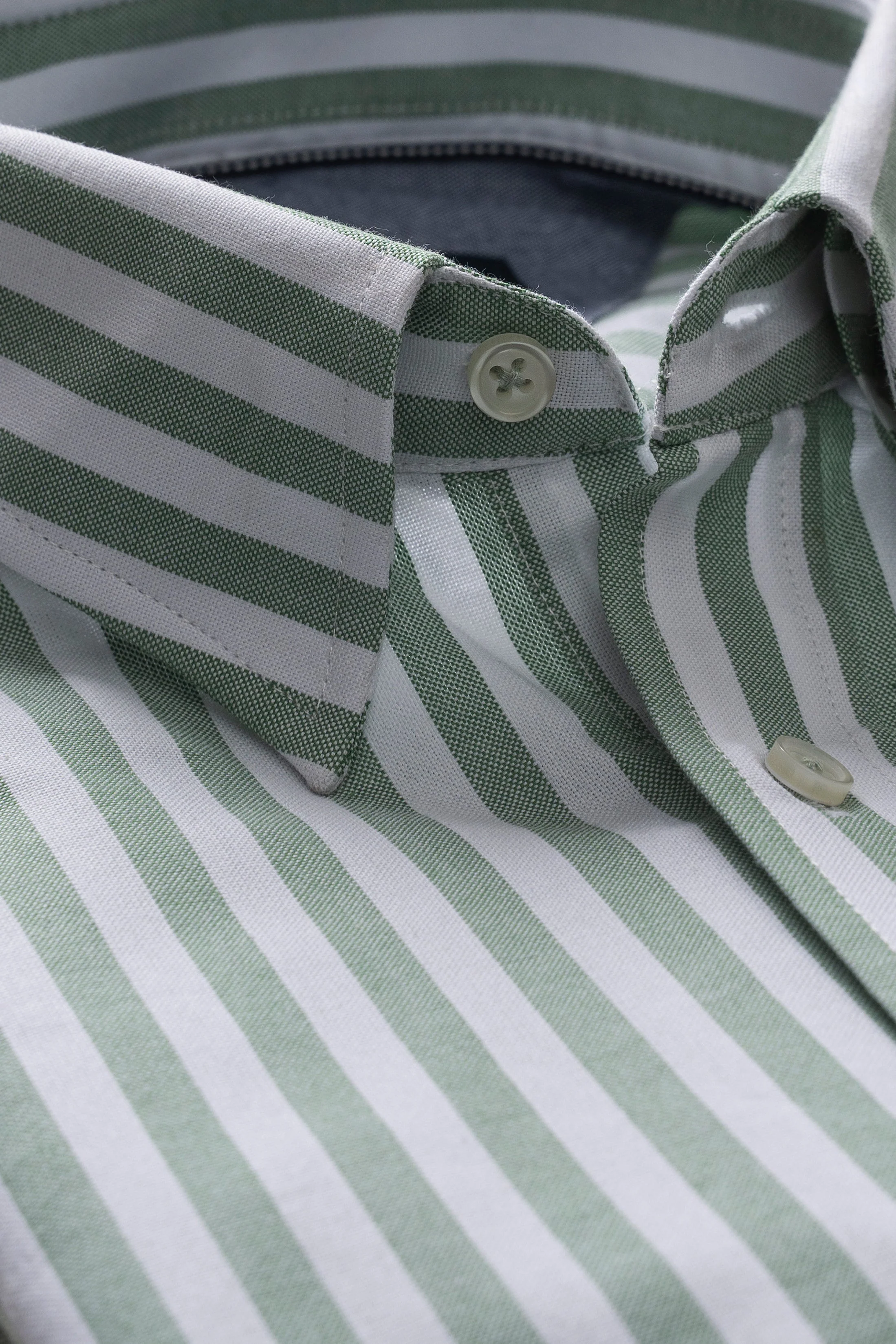 HIDDEN BUTTON DOWN COLLAR GREEN STIPED - Image 6