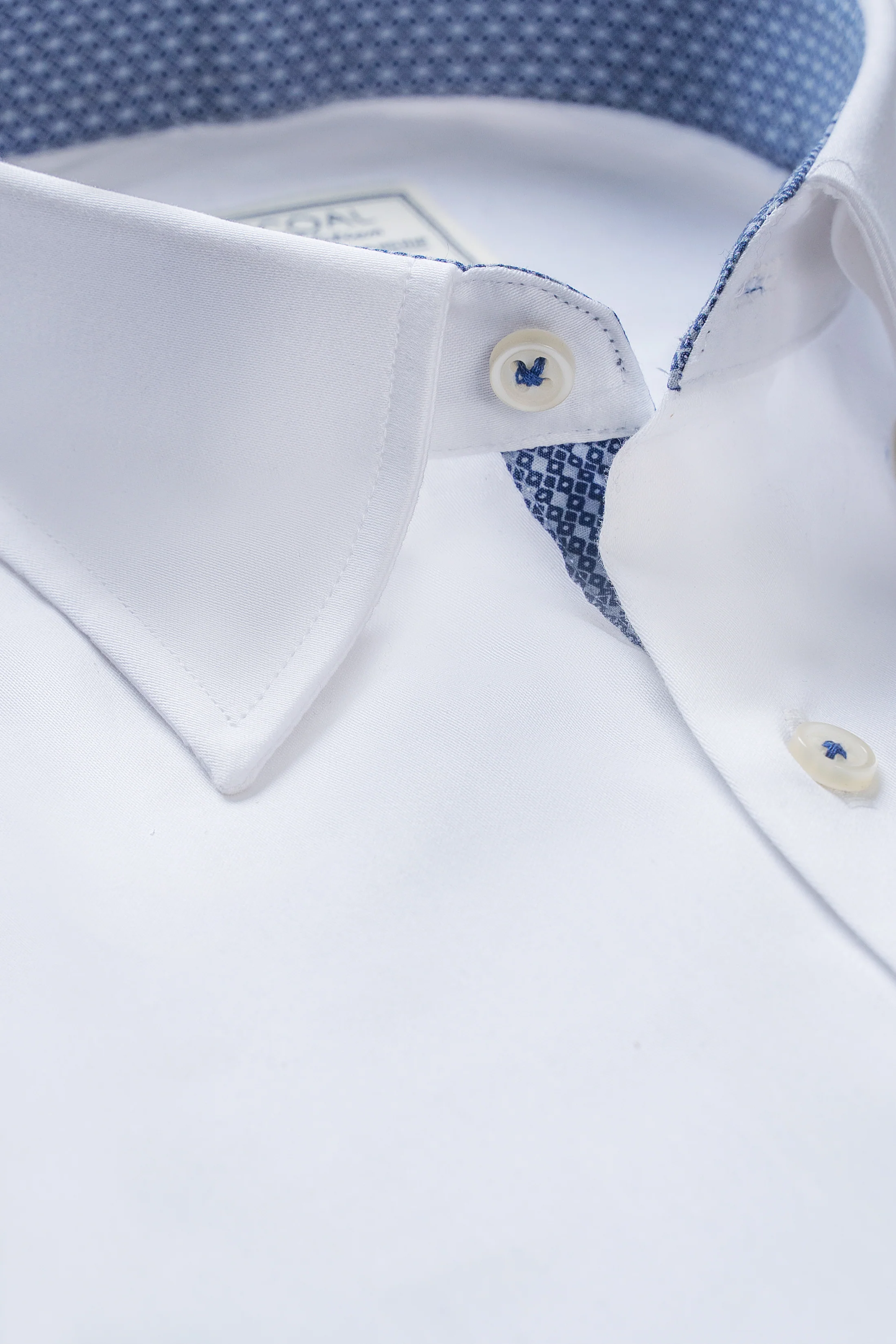 HIDDEN BUTTON DOWN COLLAR SHIRT WHITE - Image 2