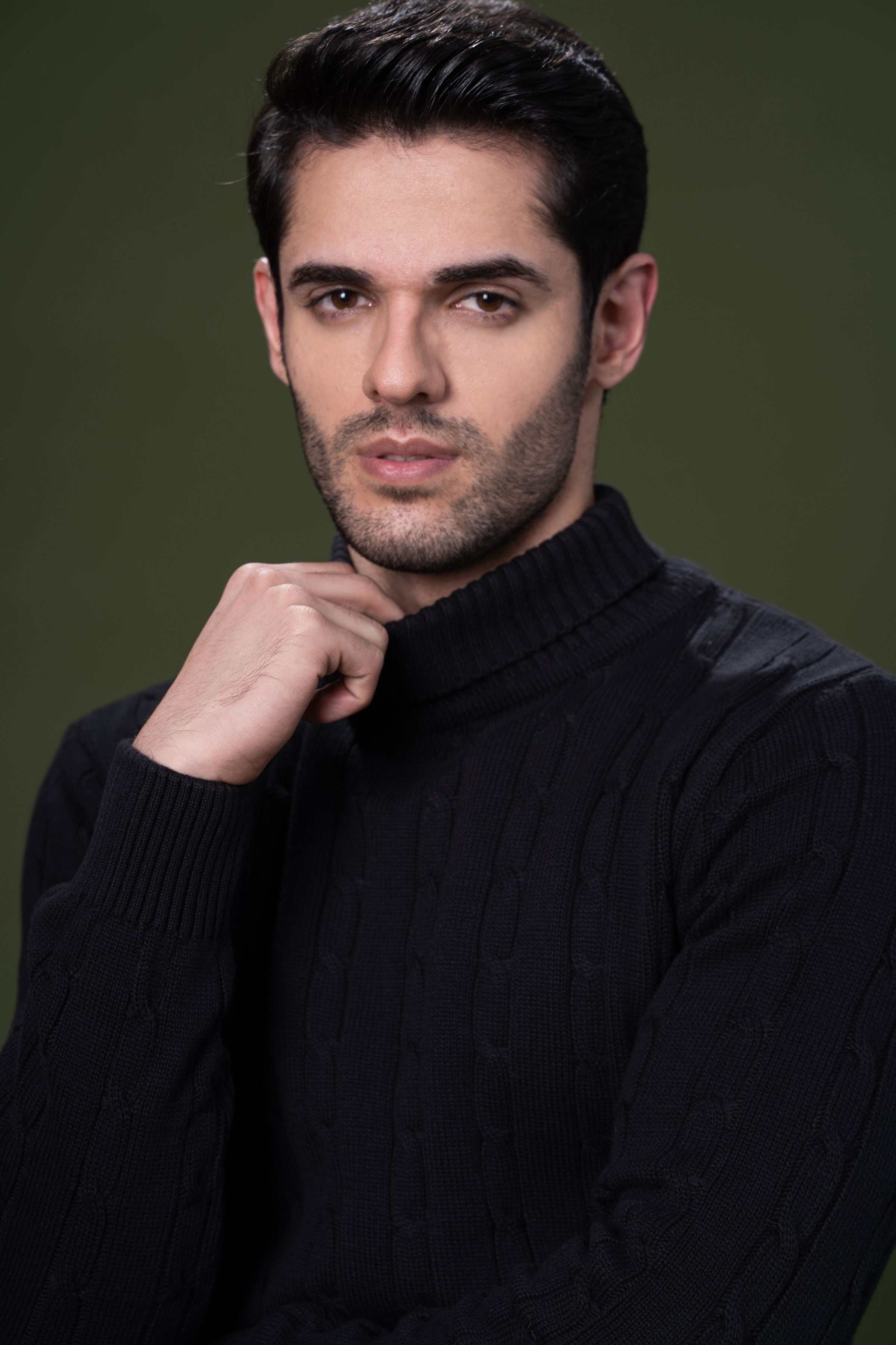 HIGH NECK CABLE SWEATER BLACK - Image 4