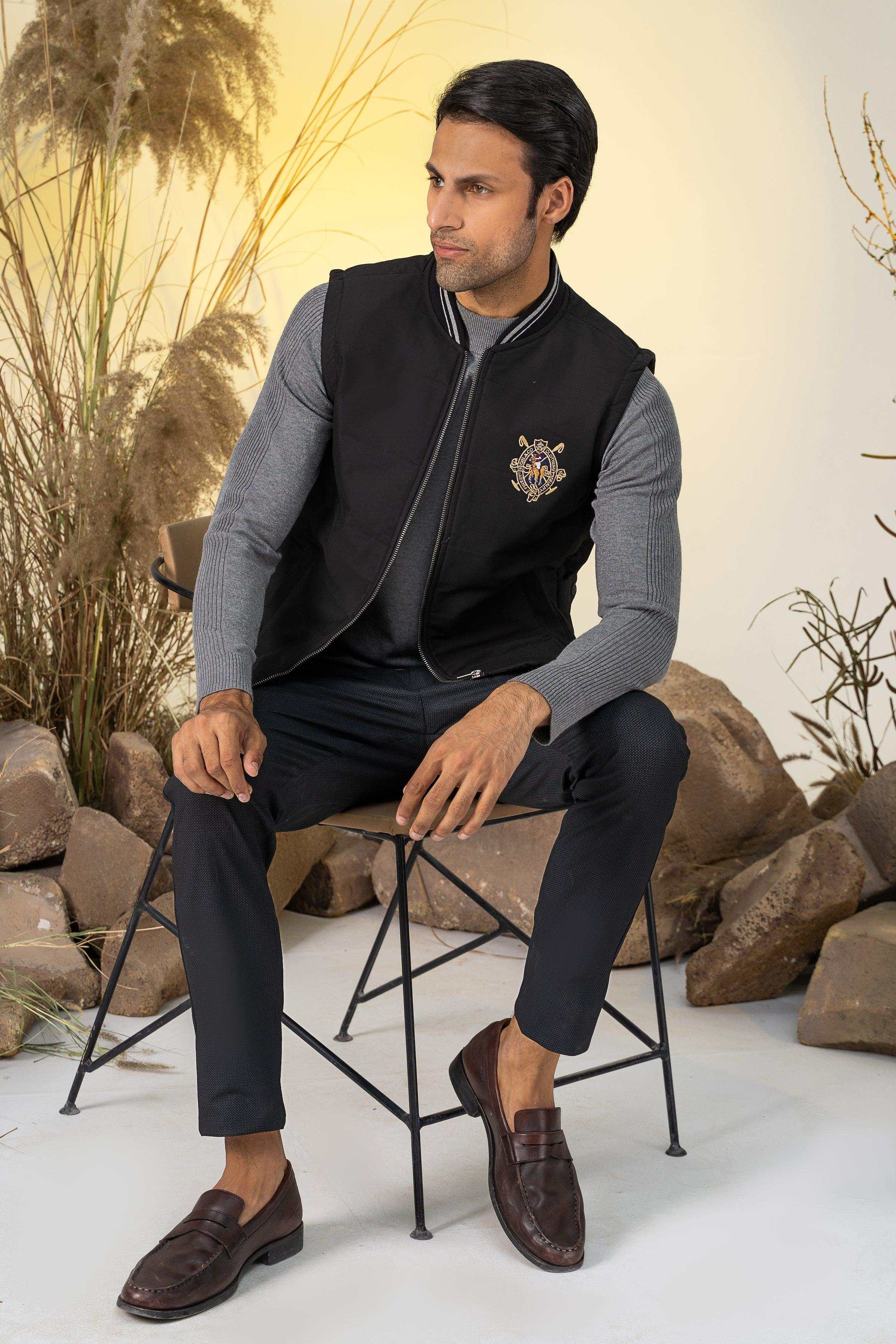 SLEEVELESS QUILTED JACKET BLACK - Image 4