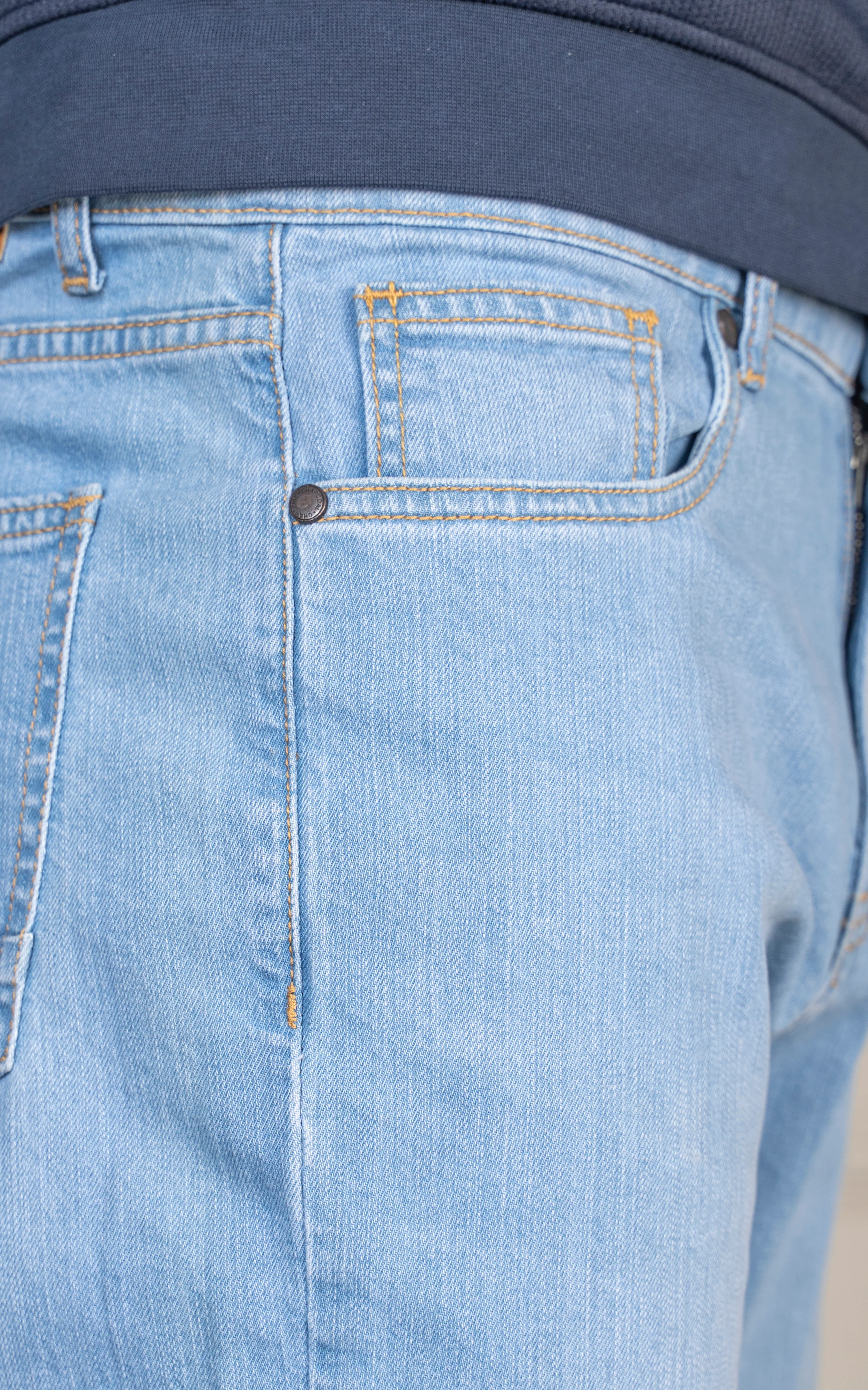 REGULAR TAPERED FIT JEAN LIGHT BLUE - Image 5