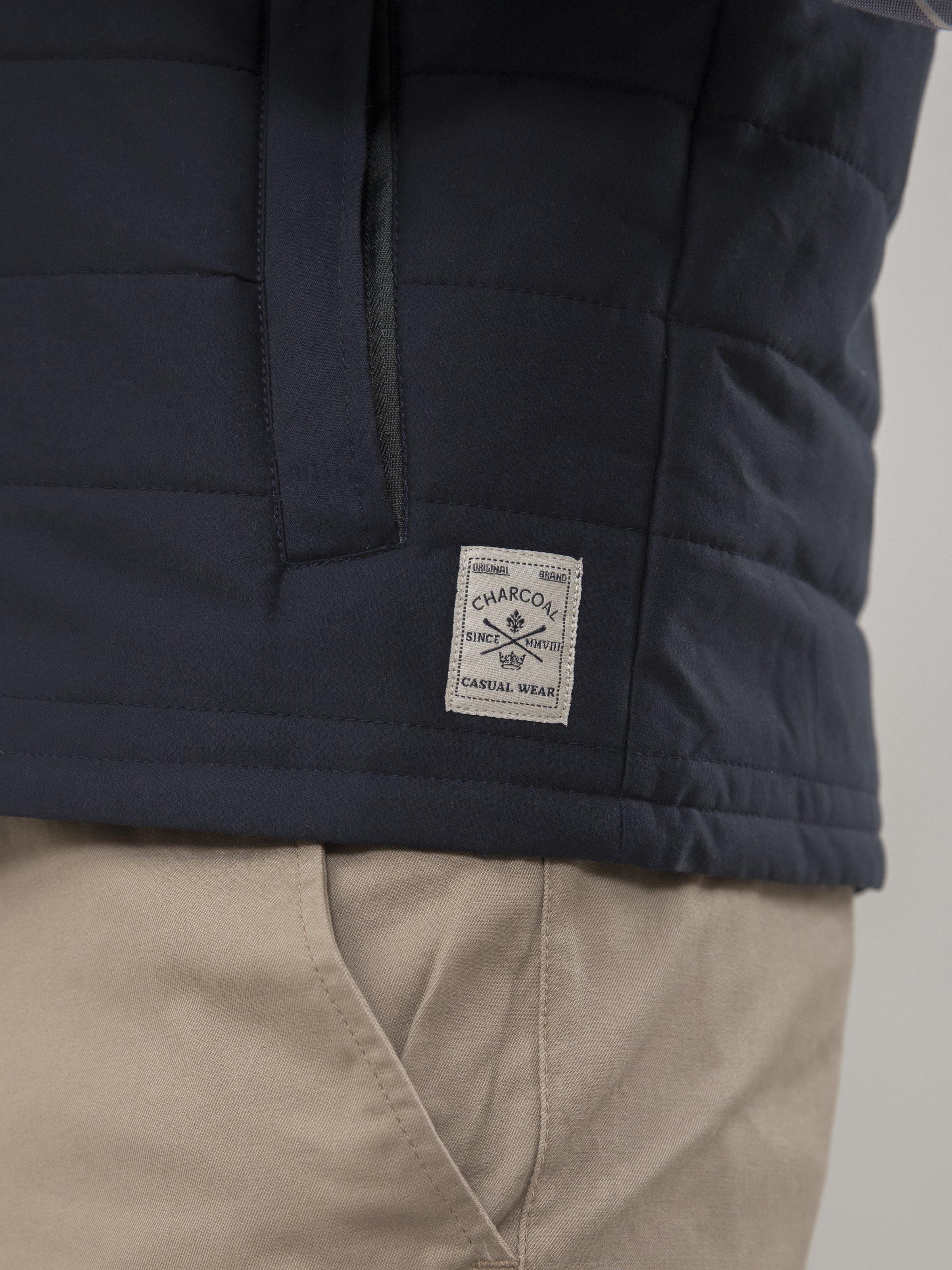 SLEEVELESS QUILTED NAVY JACKET - Image 6
