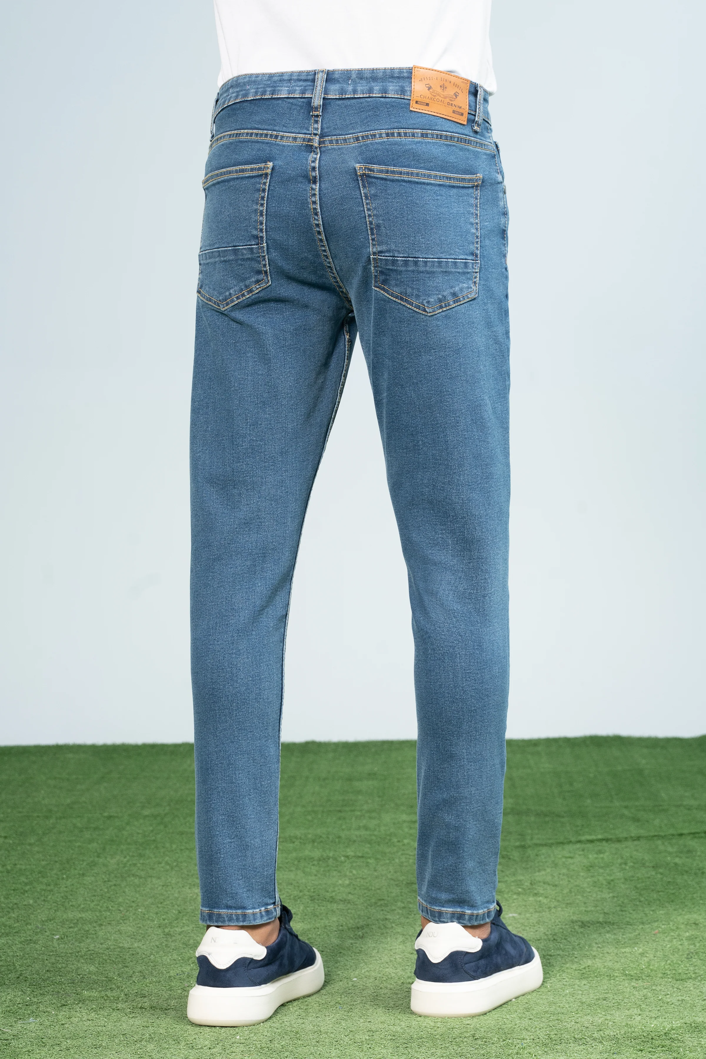 SLIM LEG DENIM JEANS LIGHT BLUE - Image 3