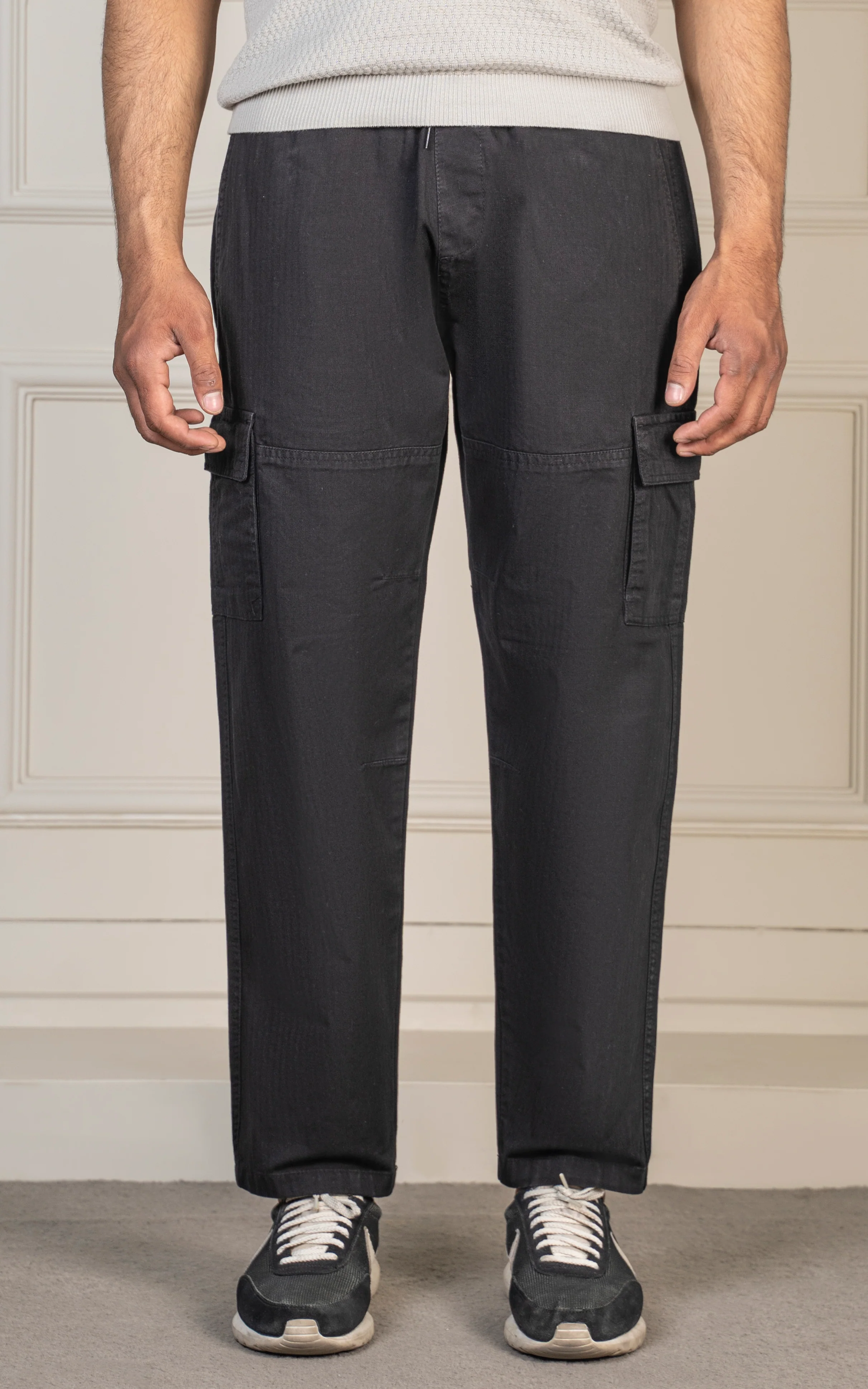 STRAIGHT FIT CARGO TROUSER  BLACK - Image 2