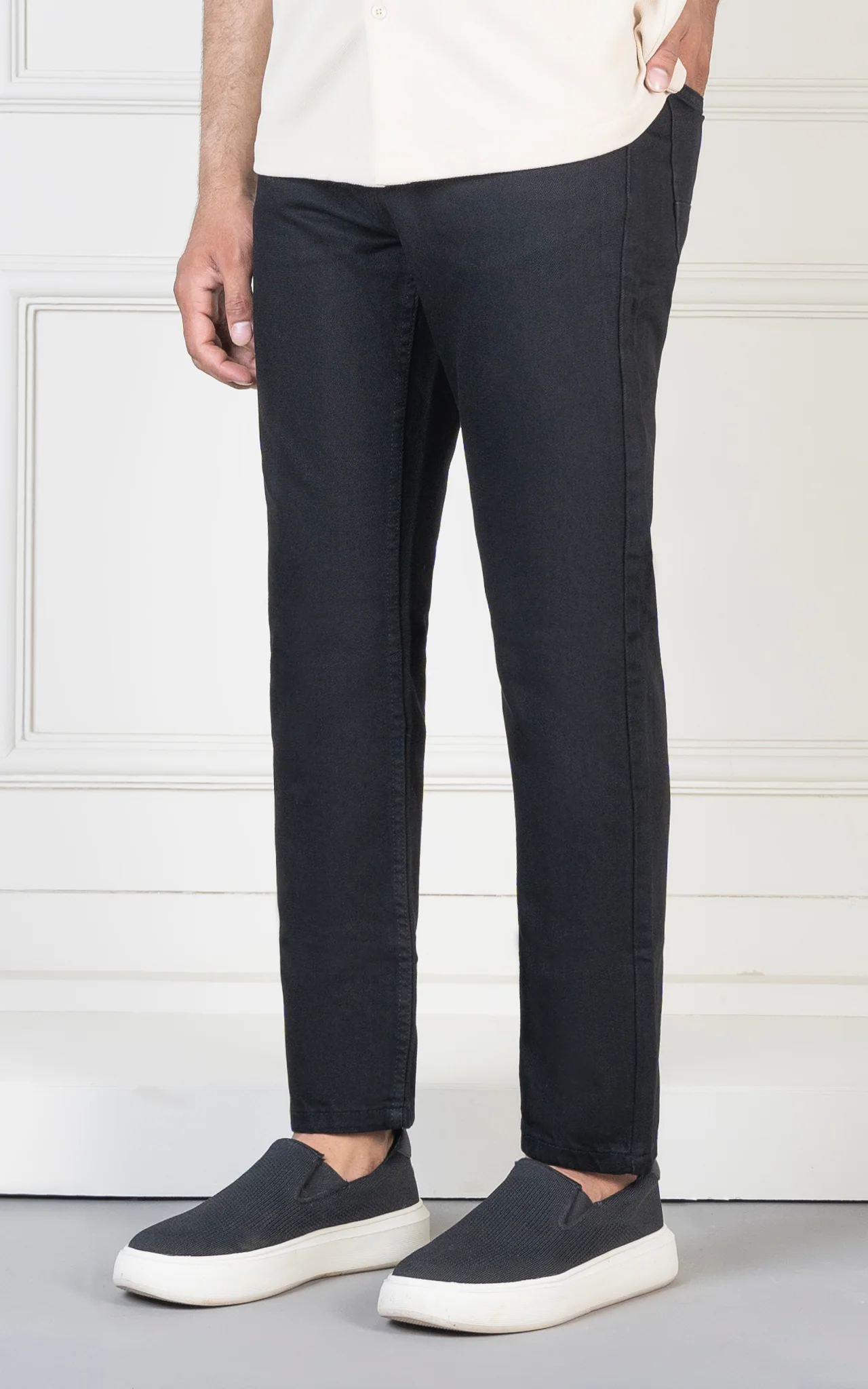 STRAIGHT FIT JEAN BLACK