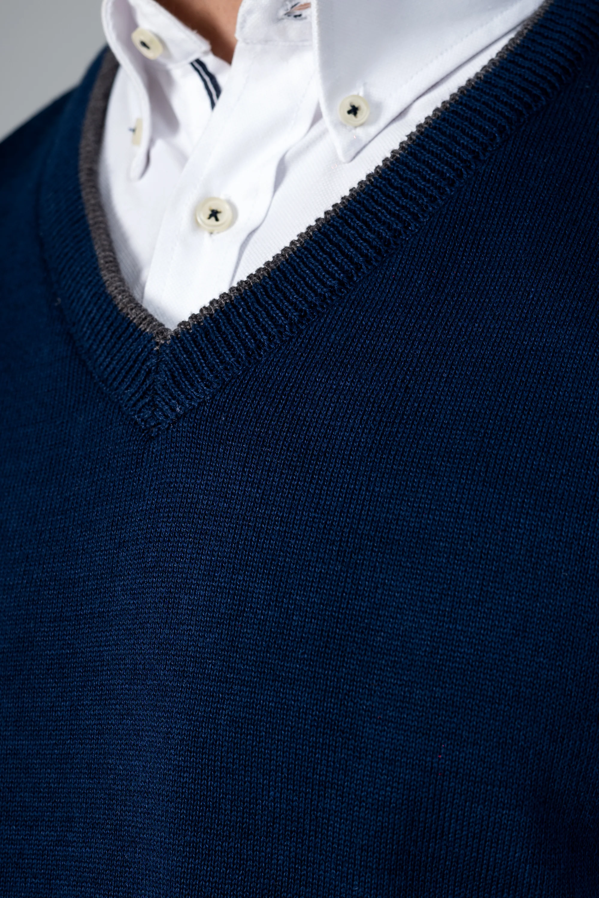 SLEEVELESS V Neck SWEATER NAVY - Image 2