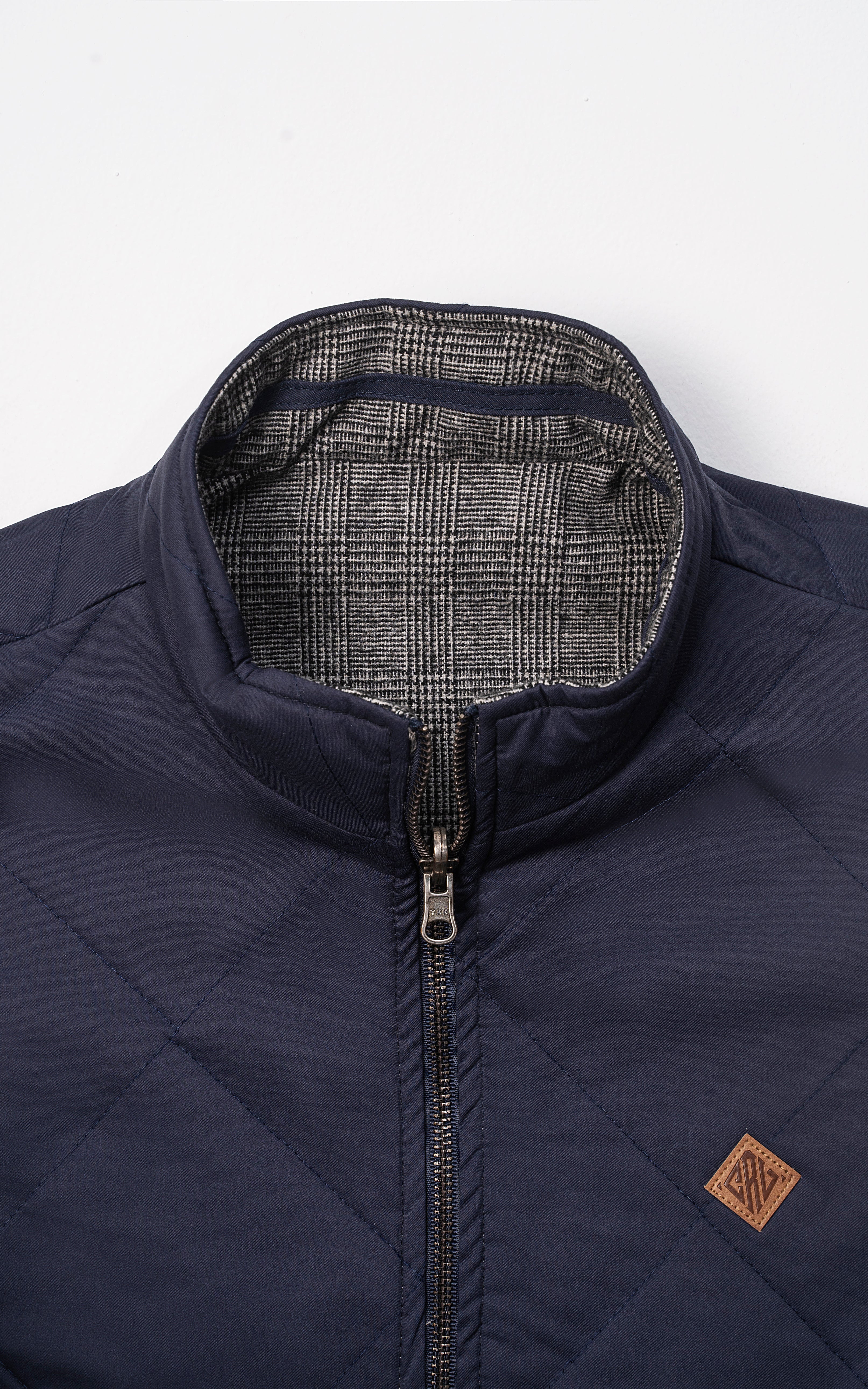 WOOL QUILTED SLEEVELESS REVERSIBLE JACKET BLACK GREY - Image 6